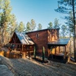 One of the larger Beavers Bend Creative Escapes cabins.