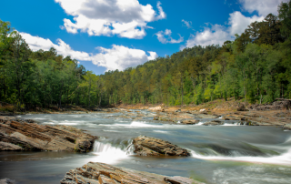 Picture of river near Broken Bow, Oklahoma, cabins.