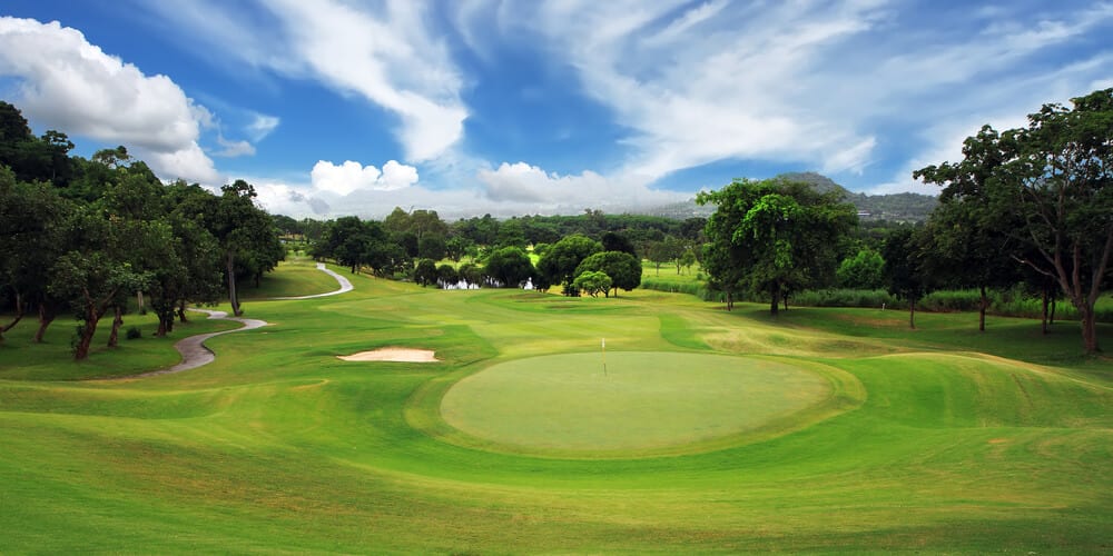 An image of a golf course in Beavers Bend.