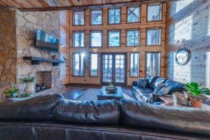 A photo of a cabin in Broken Bow near kayaking spots. 