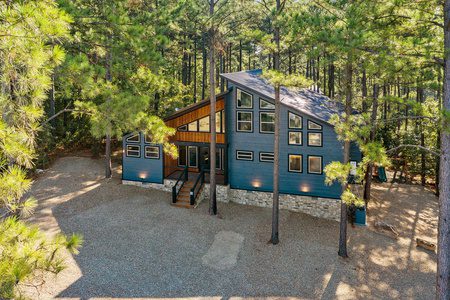 Unwine'd in the Pines cabin exterior.