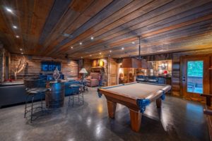 A game room like this is perfect for relaxing after eating at local Broken Bow restaurants. 