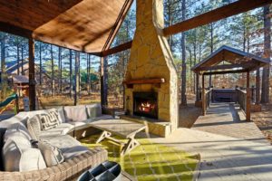 The outdoor living space of a Broken Bow vacation rental to enjoy the fall weather in Oklahoma.