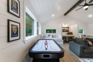 The game room found inside one of the luxury cabin rentals in Broken Bow.