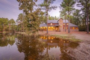 A waterfront Hochatown cabin rental with a deck perfect for seeing wildlife in Oklahoma.