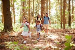A family hiking on a local trail, one of the best things to do in Hochatown on a summer vacation.
