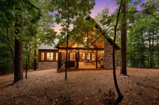 The outside of one of the cabins in Hochatown.