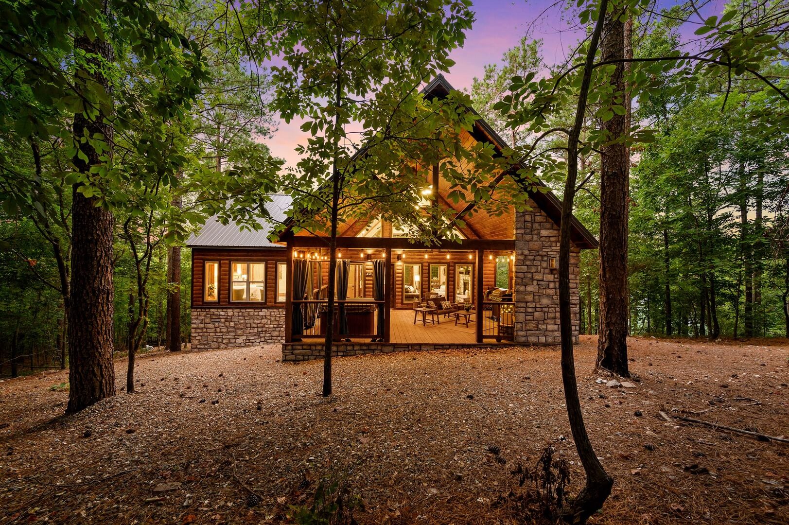 The outside of one of the cabins in Hochatown.