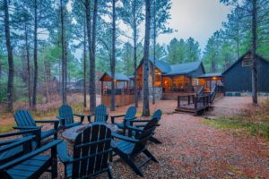 The firepit area of a Hochatown cabin surrounded by Oklahoma scenery.