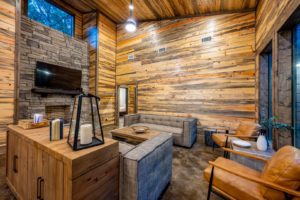The living area of a Hochatown cabin rental.