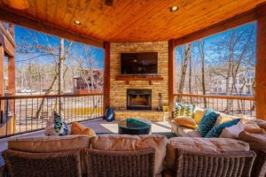The back deck of a Hochatown cabin rental to relax on after going on scenic drives in Oklahoma.