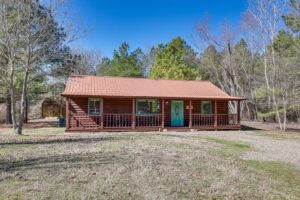 A cabin in Hochatown to stay at on family vacations in Oklahoma.