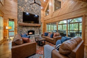 The living area of a Hochatown cabin rental to stay at on weekend vacations in Oklahoma.