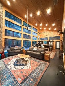 A Hochatown cabin rental close to popular Oklahoma outdoor activities.