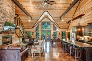 The living area of a Hochatown cabin to relax in after shopping in Broken Bow.
